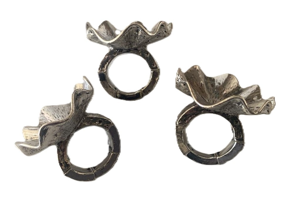 Anillo plateado grande