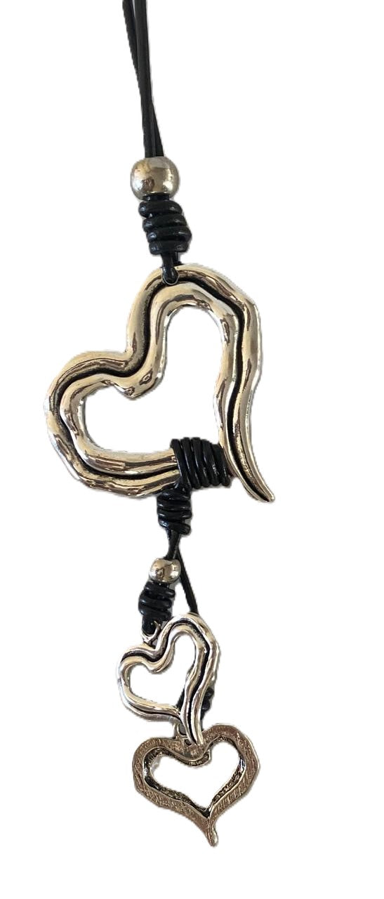 Collar corazones plateado