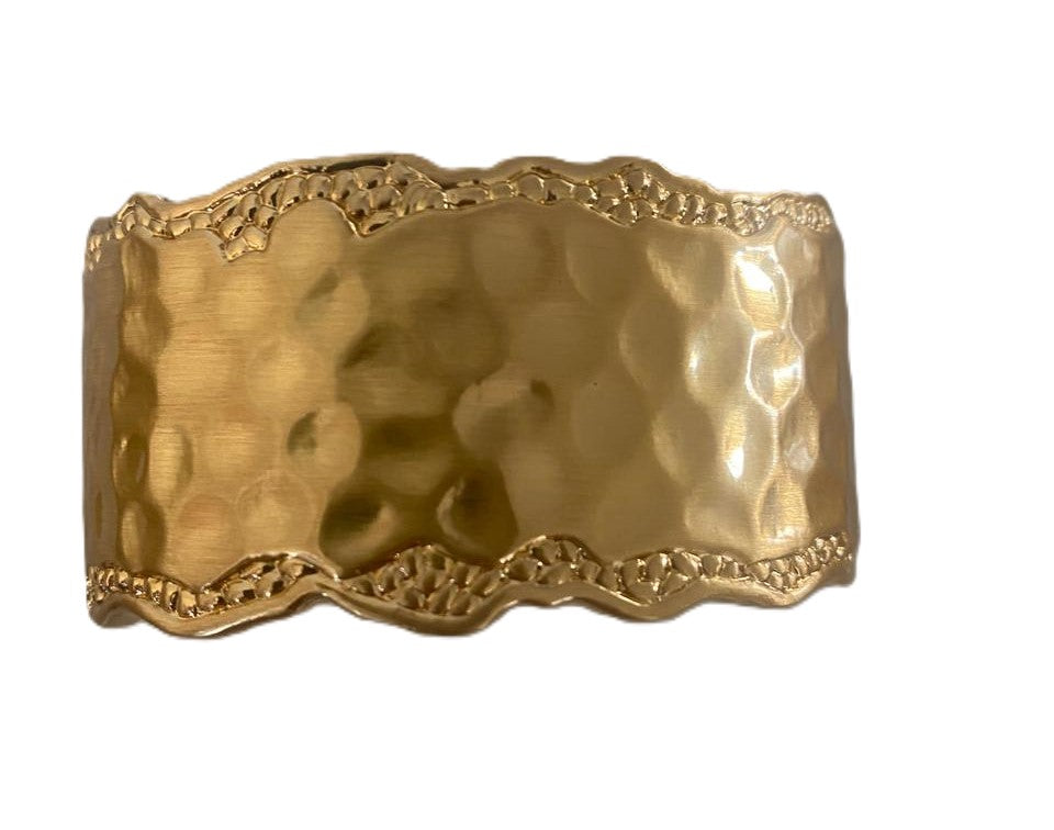 Pulsera ondulada dorada