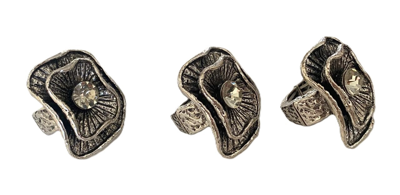 Anillo plateado rectangular