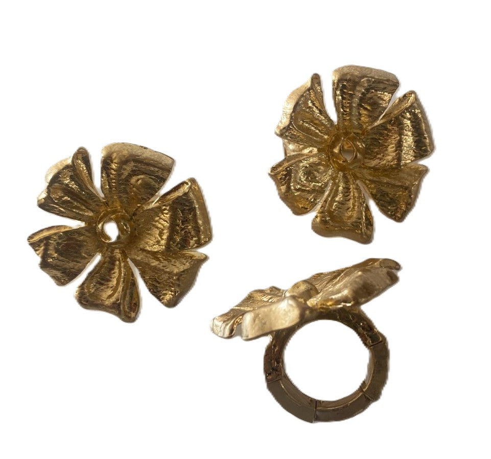 Anillo flor dorado