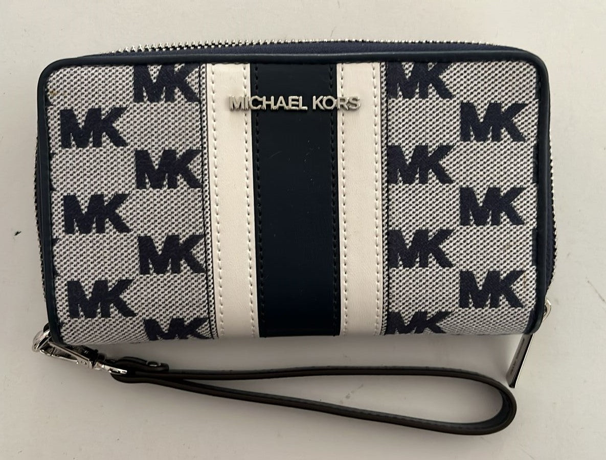 Muñequera Michael Kors.