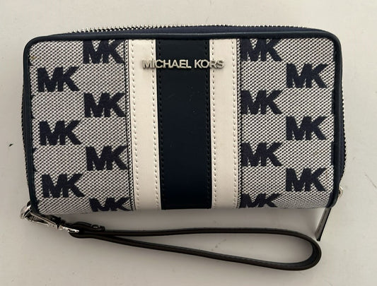 Muñequera Michael Kors.