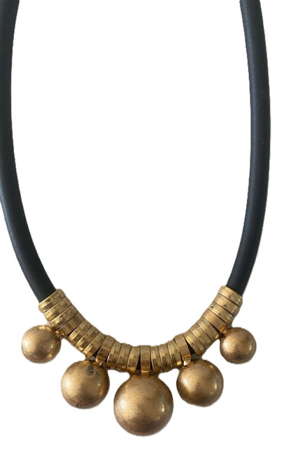 Collar bolitas dorado