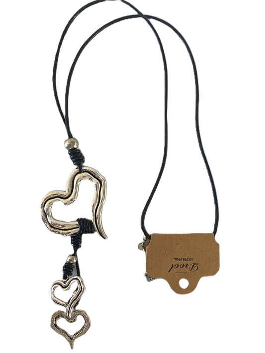 Collar corazones plateado