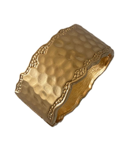 Pulsera ondulada dorada